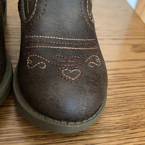 Cat & Jack Other - New Cat & Jack girls brown boots with heart size 7